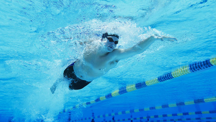 ¿Que deporte quema más calorías?natación